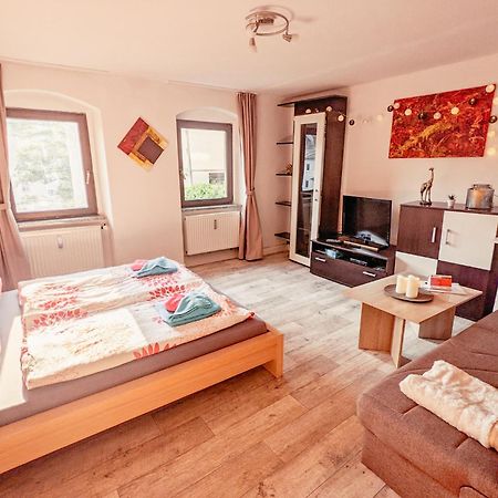Famzi - Urlaubsmagie - Familienwohnung Mit Gemeinschaftsgarten, -Sauna & -Pool Sebnitz Exteriör bild