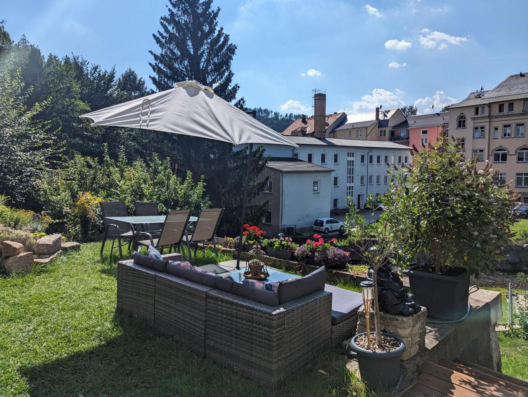 Famzi - Urlaubsmagie - Familienwohnung Mit Gemeinschaftsgarten, -Sauna & -Pool Sebnitz Exteriör bild