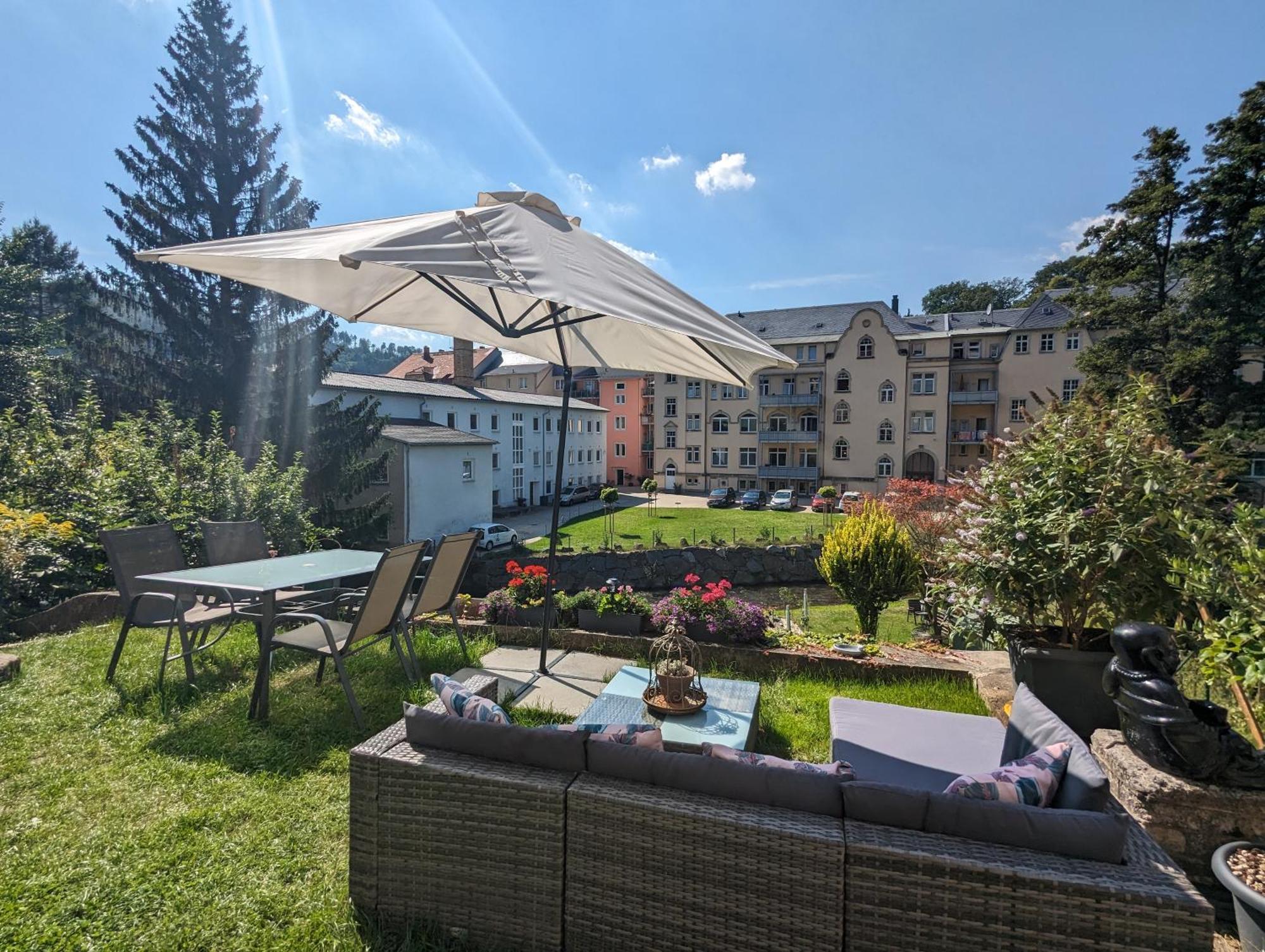 Famzi - Urlaubsmagie - Familienwohnung Mit Gemeinschaftsgarten, -Sauna & -Pool Sebnitz Exteriör bild