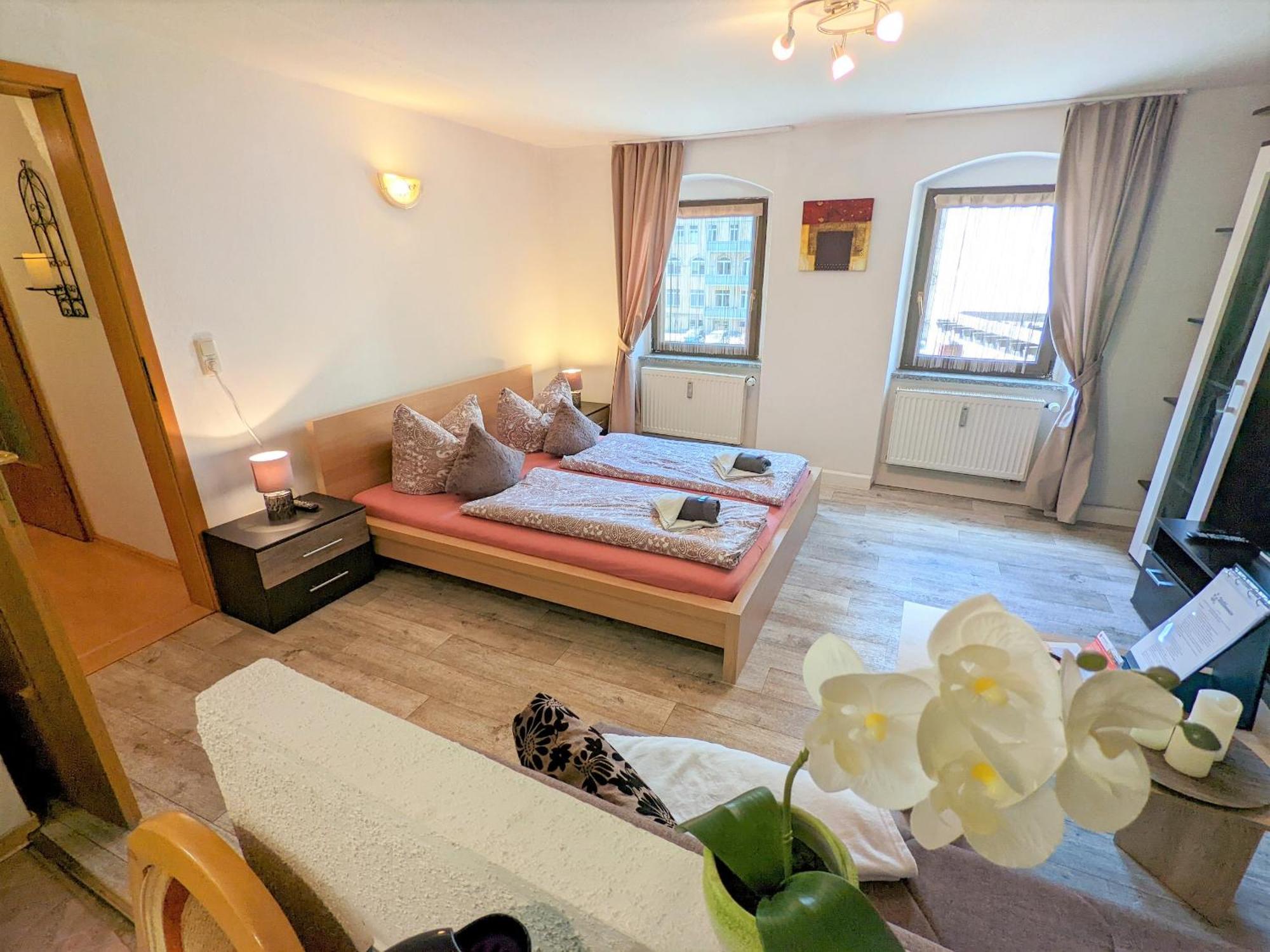 Famzi - Urlaubsmagie - Familienwohnung Mit Gemeinschaftsgarten, -Sauna & -Pool Sebnitz Exteriör bild