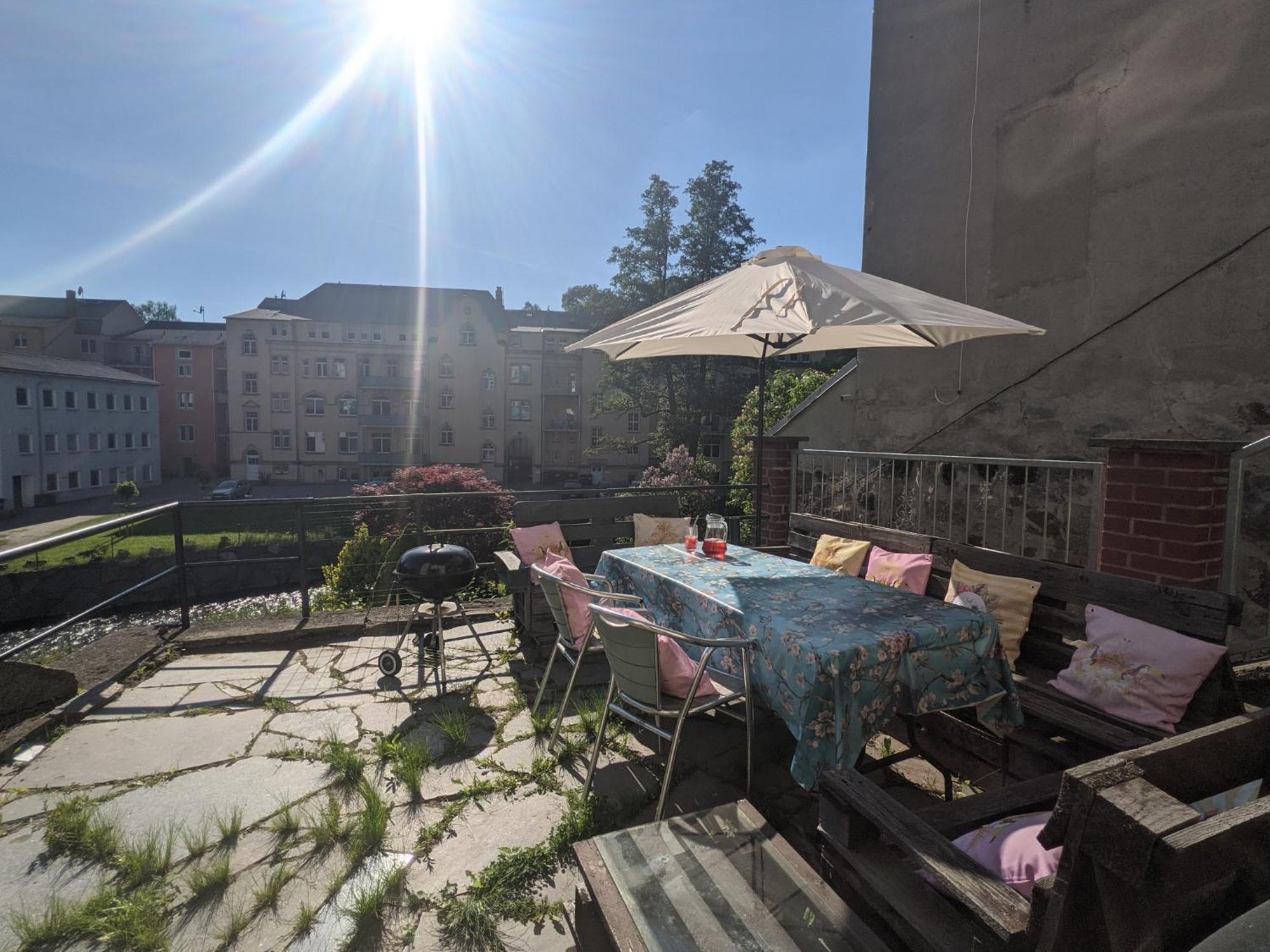 Famzi - Urlaubsmagie - Familienwohnung Mit Gemeinschaftsgarten, -Sauna & -Pool Sebnitz Exteriör bild