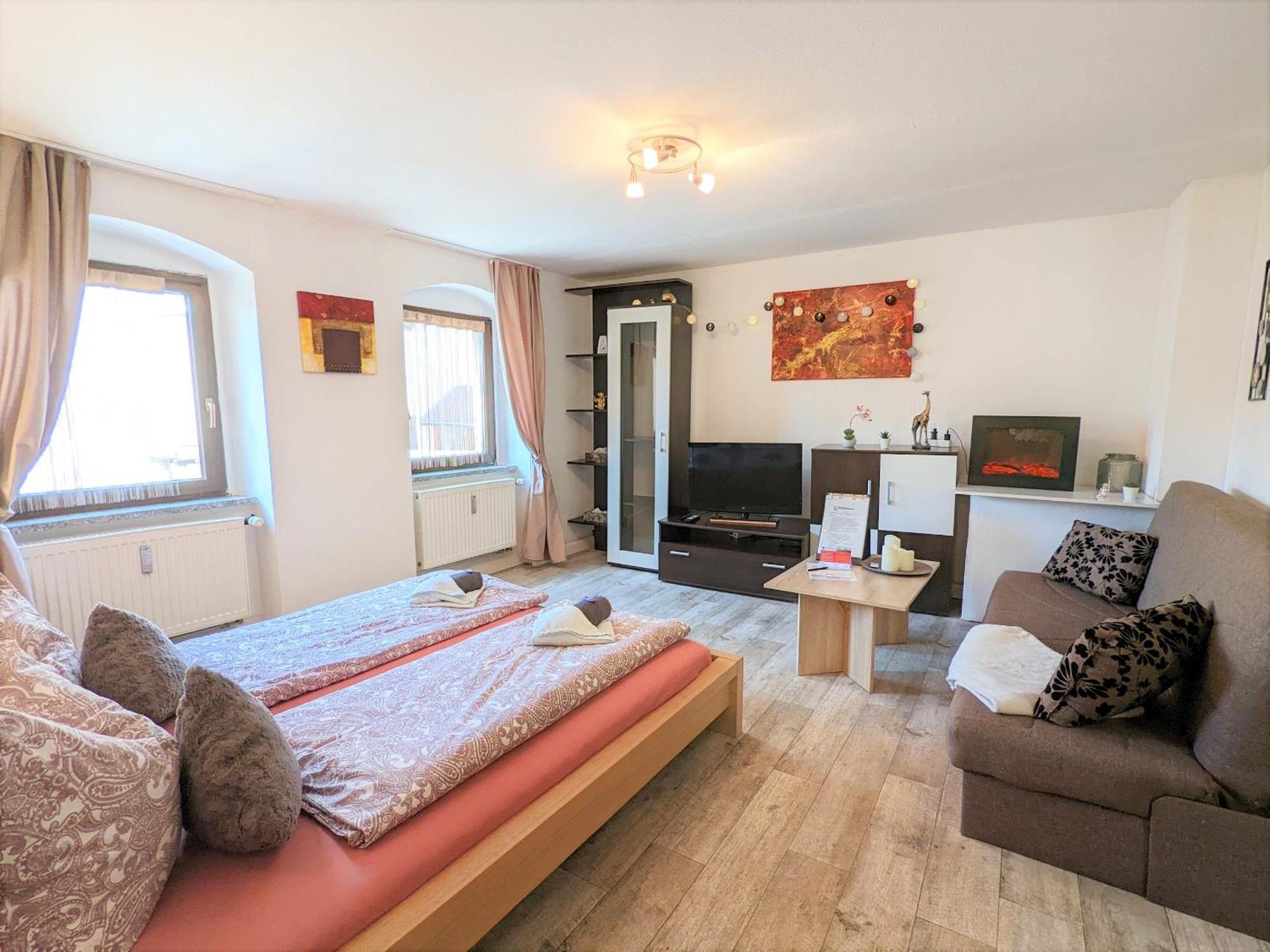 Famzi - Urlaubsmagie - Familienwohnung Mit Gemeinschaftsgarten, -Sauna & -Pool Sebnitz Exteriör bild
