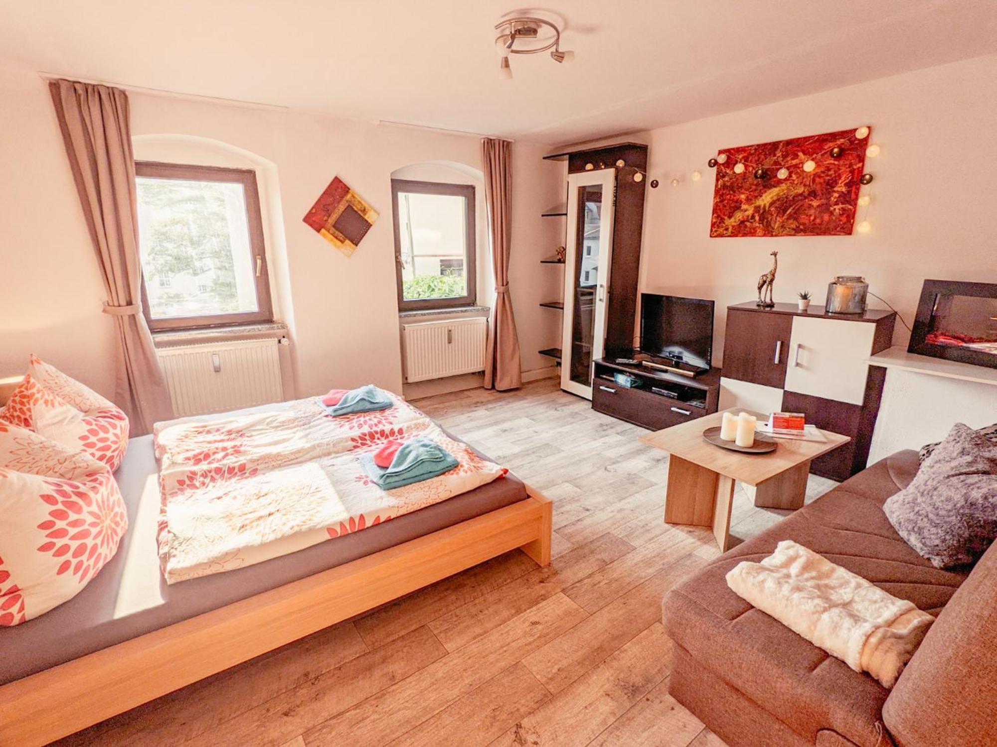 Famzi - Urlaubsmagie - Familienwohnung Mit Gemeinschaftsgarten, -Sauna & -Pool Sebnitz Exteriör bild